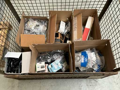 Lot de divers câbles audio et vidéo