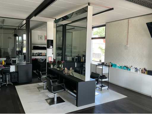 Chaises et mobilier Greiner Kapsalon