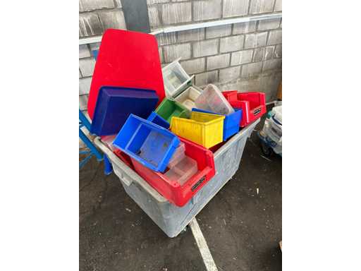 Miscellaneous - Stacking boxes