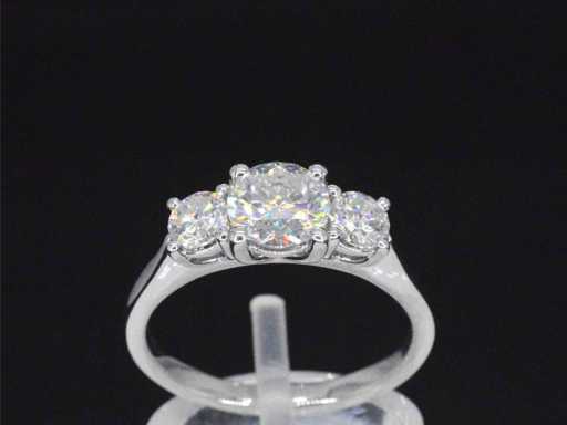 Bague trinité en or blanc 1,50 carat brilliants