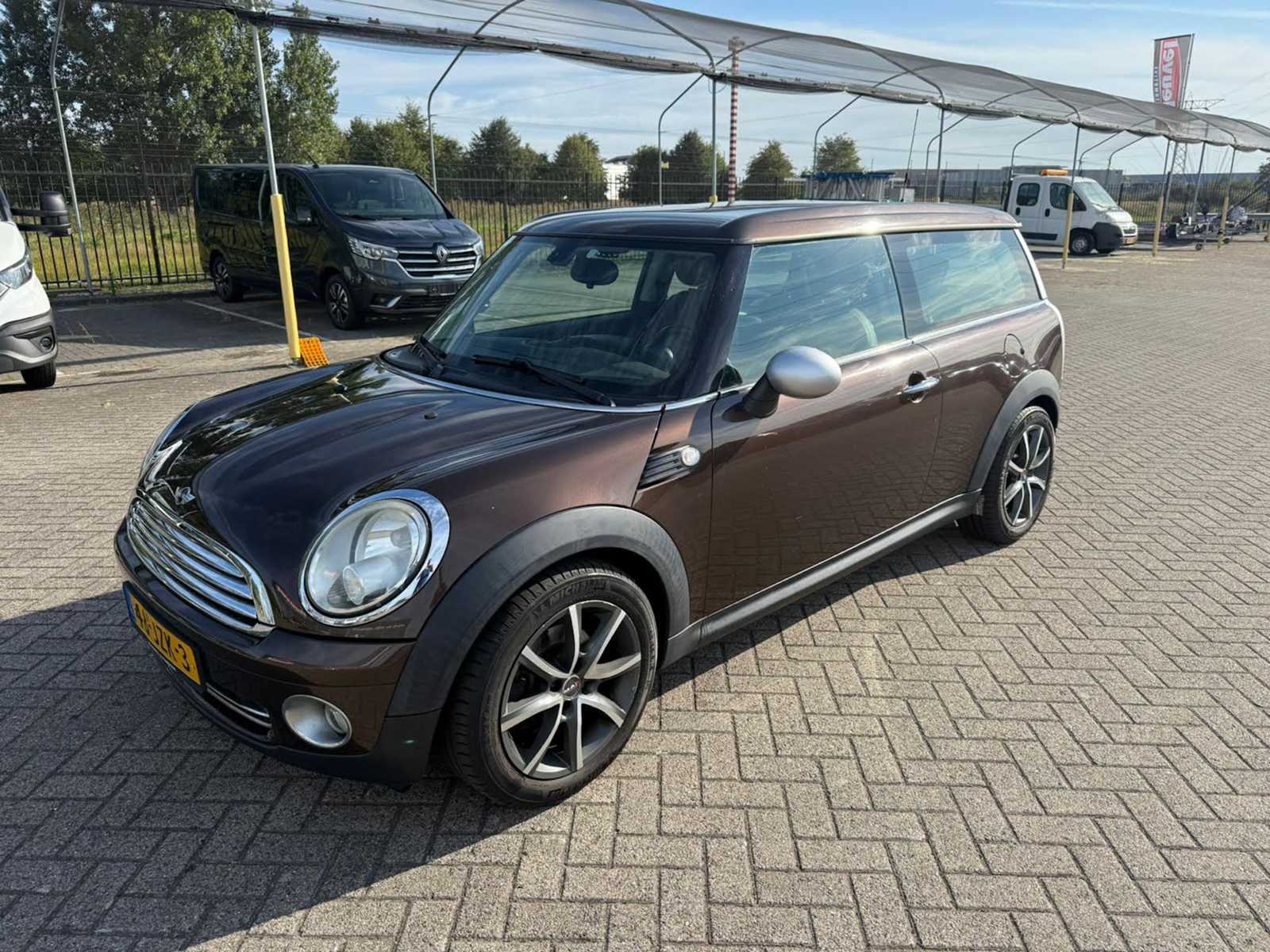 2009 Mini Mini Clubman Passenger Car