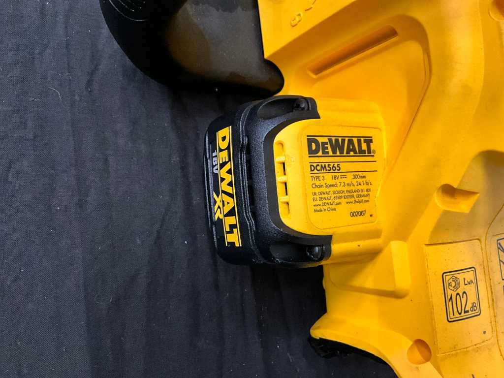 Dewalt discount chainsaw dcm565