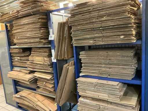 Batch of various cardboard boxes 
