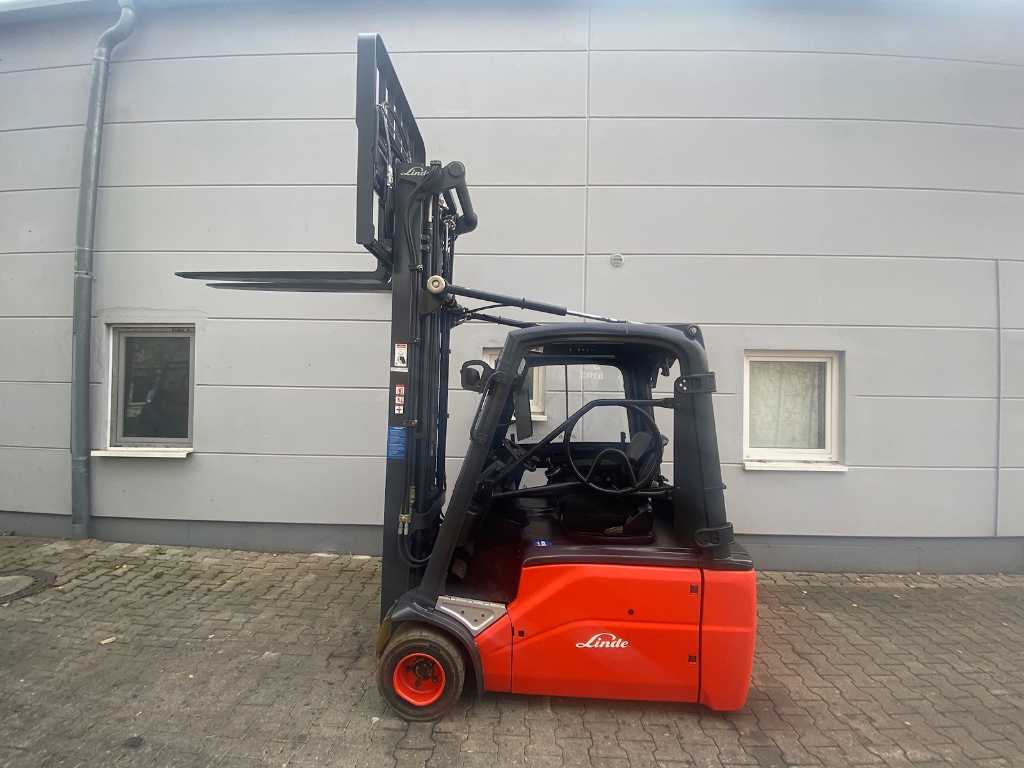 2012 Linde E20L - Stivuitor electric Triplex - 5.872 ore - Dispozitiv de reglare a furcilor