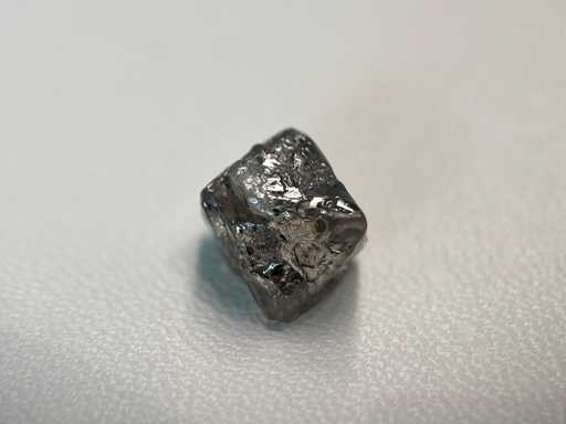 Forme octaèdre diamant brut 4,56 carats