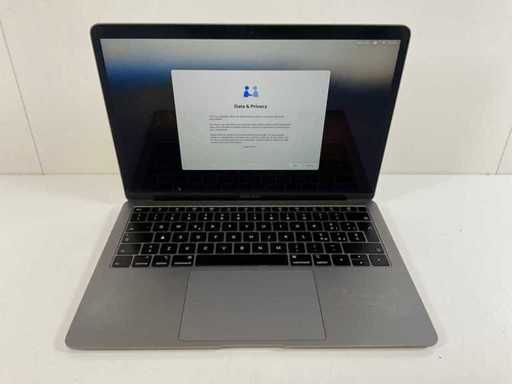 Apple MacBook Air 13", Core i5 8th Gen, 16 GB RAM, 251 GB NVMe Laptop