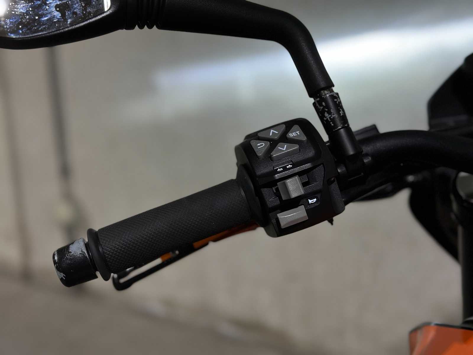 KTM 690 Duke R ABS 693cc 2017 -AKRAPOVIC-, 49-MV-LZ