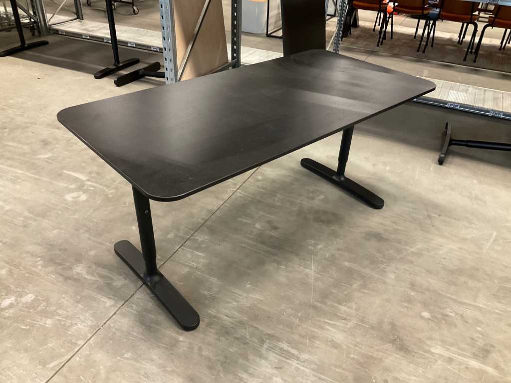 Desks (3x)