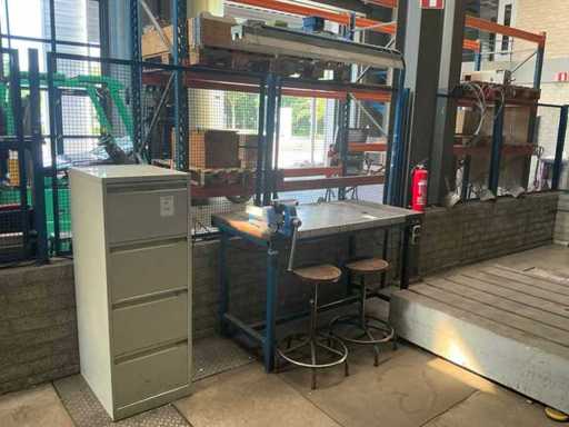 Tavolo e scrivania del laboratorio (2x)