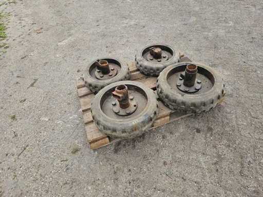 Forklift tire set