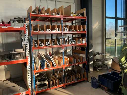 Lagerregal ohne Inhalt