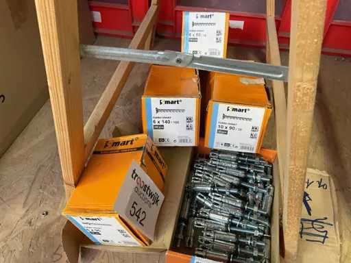 5 boxes of anchor bolts; Concrete Screws