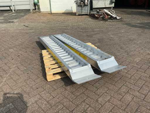 Ramp 6000 kg 2500 Oprijbrug (2x)
