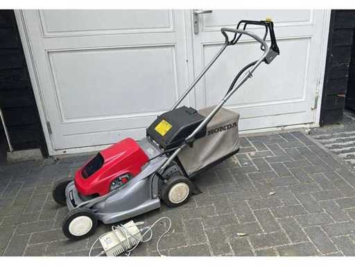 Mașini de tuns iarba Honda HRE 42B