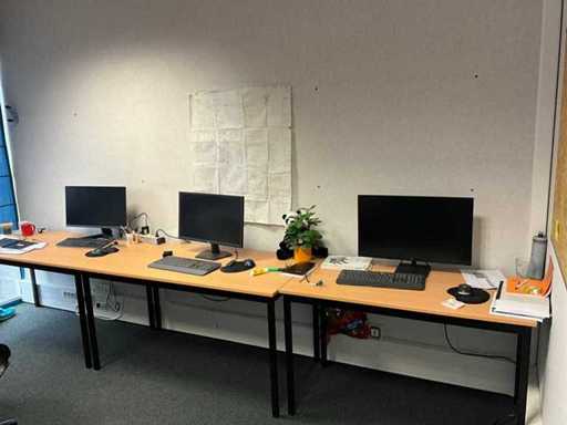 Set of 3 desks + 3 screens + 3 keyboards and mice