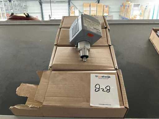 PKP Procesmesstechnik FF03-DF11A1C5H6G5A stromingsschakelaar (4x)