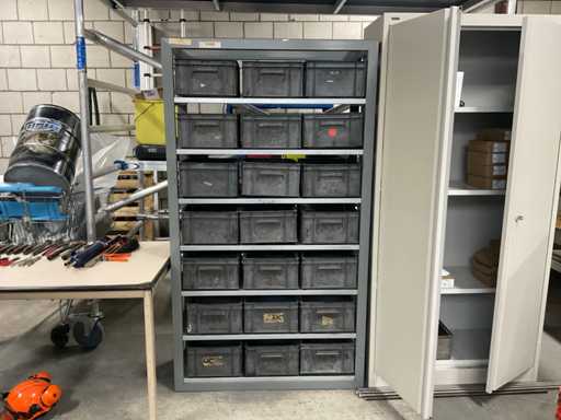 Kast met bakken