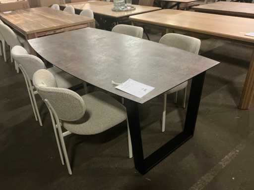 Vuelta Dining Table