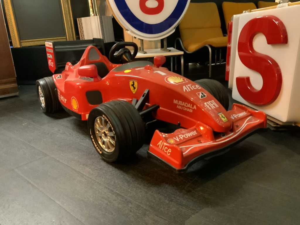 Elektryczny samochód dla dzieci Ferrari F1 firmy TT Toy