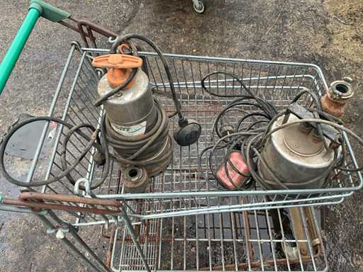 Submersible pump (2x)