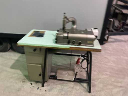 FAV AV-2 Machine à parage