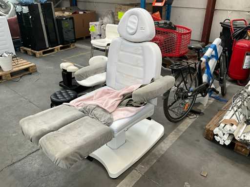 Electric treatment chair