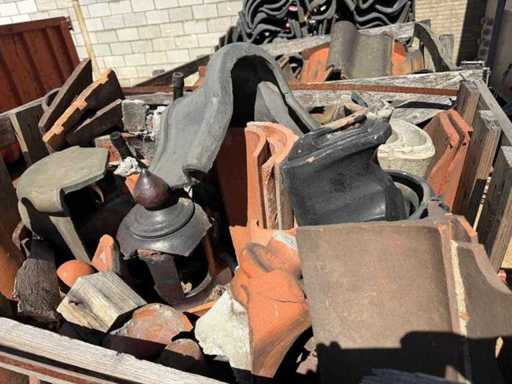 Pallet of antique roof tiles (3x)