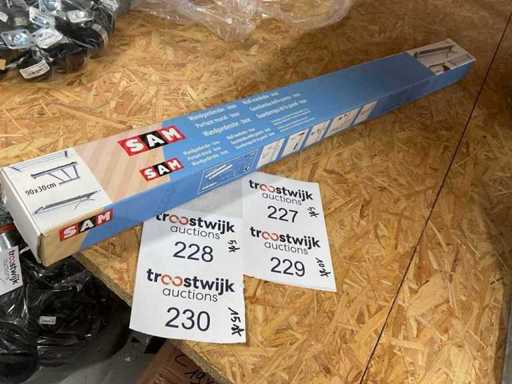 5 Wandgarderobe aus Edelstahl