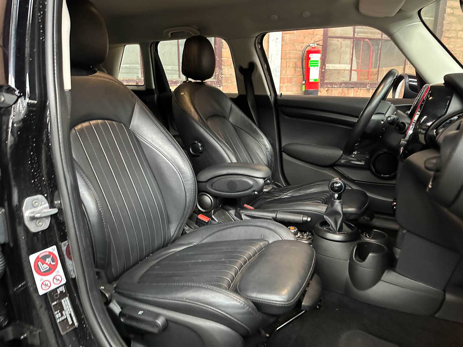 Mini Cooper 1.5 Business 136pk 2016 (Origineel-NL), KR-270-J