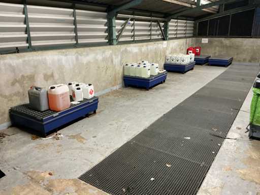 Retention tanks (5x)