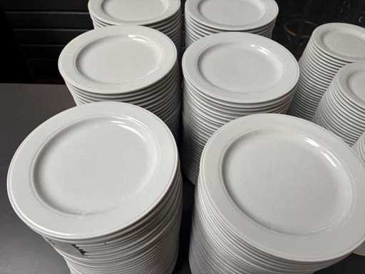 Assiette de porcelaine de Lubiana (192x)