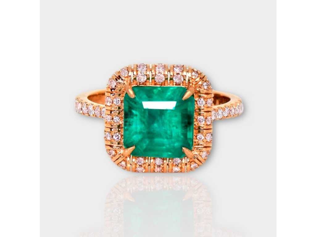 Prachtige luxe ring in natuurlijke blauwgroene smaragd met natuurlijke roze diamanten 2,94 karaat