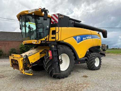 2010 New Holland CX8050 Combine