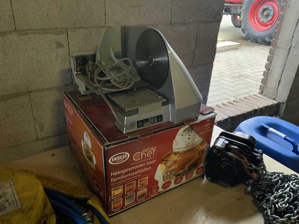 Meat cutter with halogen oven