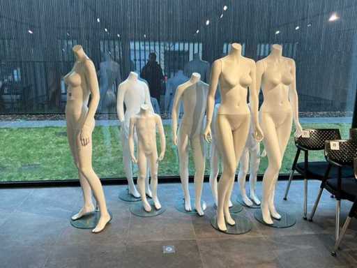 Verschiedene Schaufensterpuppen (8x)