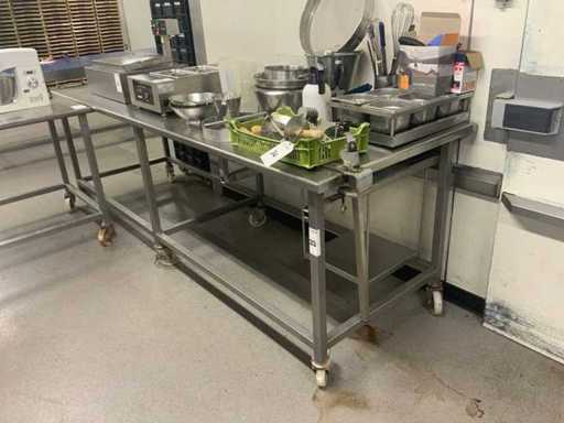 Table de travail en acier inoxydable