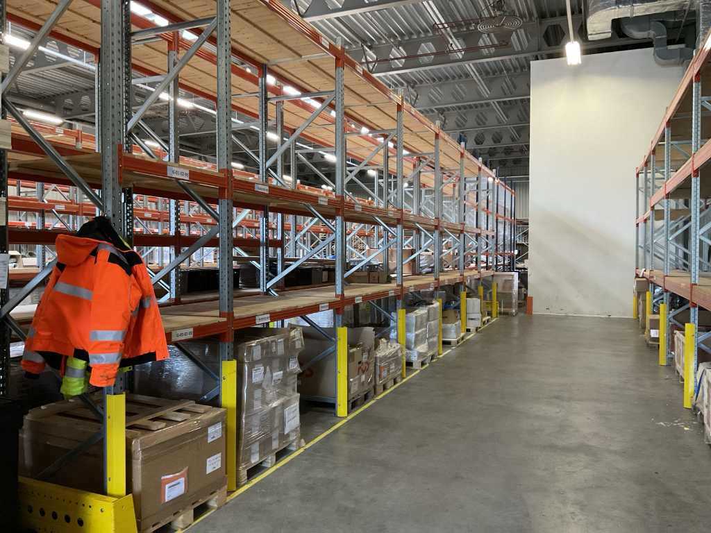 Kimer Pallet racking with protective fence