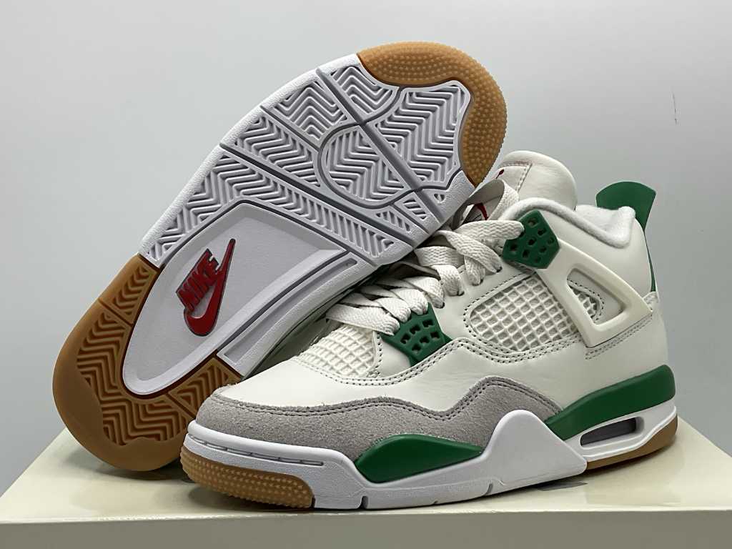 Nike Air Jordan 4 Retro SP Pine Green Sneakers 36