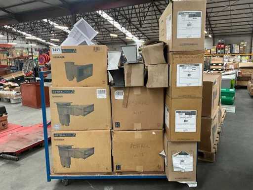 Partia różnych skimmerów i części do basenów