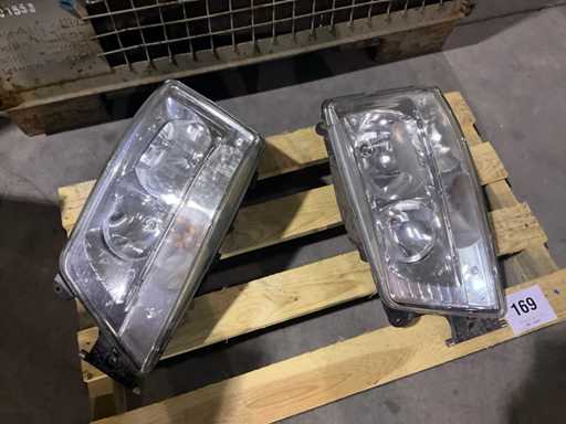 MAN Voorlichten links (2x)