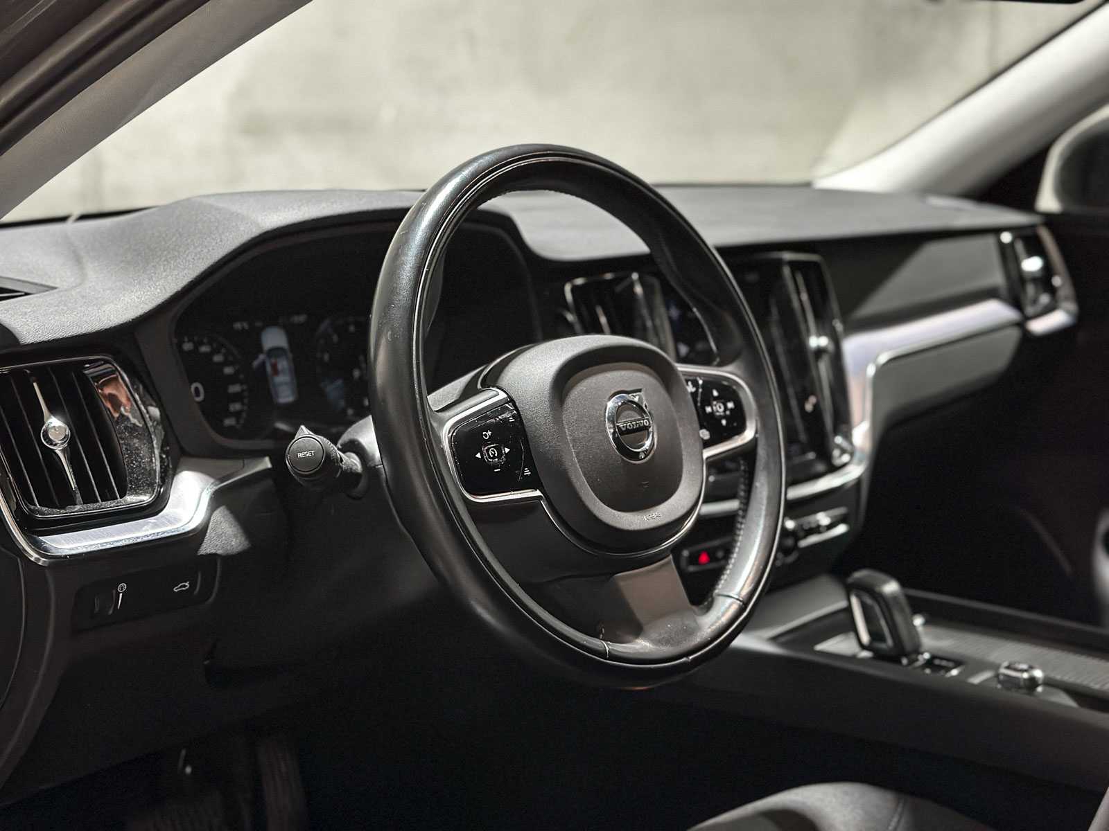 Volvo V60 2.0 B3 Momentum Advantage 163pk 2020 (Origineel-NL+1e eigenaar), K-370-BF