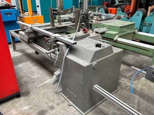 Automatische Profilsäge mit pneumatischer Klemmung