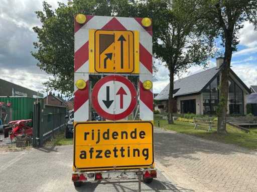 Aanhangwagen met Actiebord / Verkeersbord