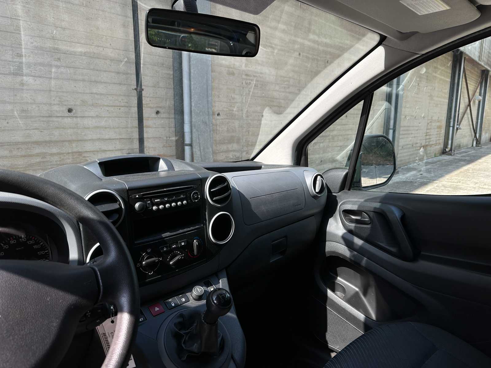 Peugeot Partner 122 1.6 HDI L1XT Profit + 90pk 2011 (Origineel-NL + 1e eigenaar) 3-persoons, 8-VRH-11