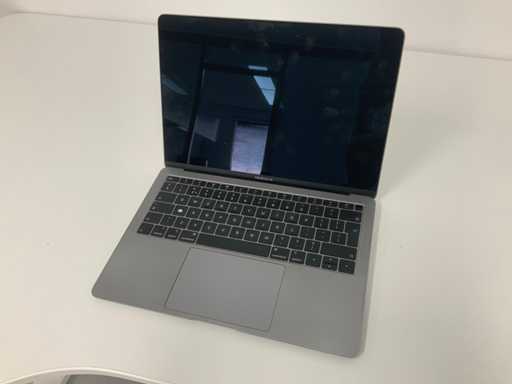 Apple A1932 13-calowy laptop MRE82LL/A MacBook Air