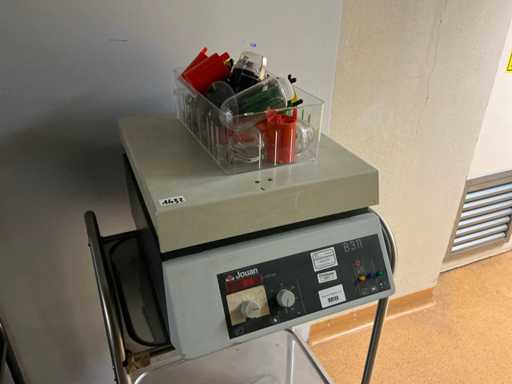 Jouan B 3.11 Centrifuge
