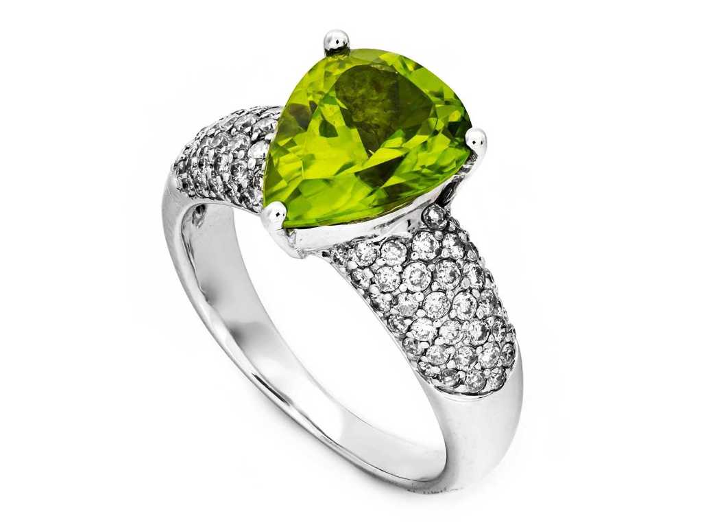 Luxury Ring Green Natural Peridot 4.20 carat