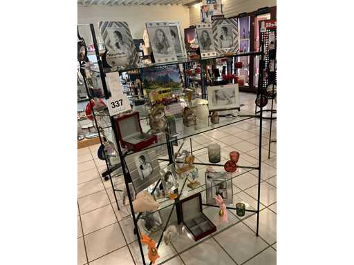 Divers decoratiemateriaal en geschenkartikelen