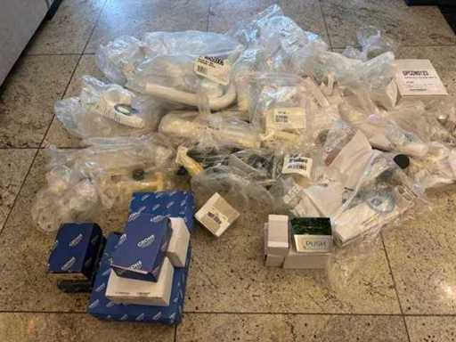 Lot Sanitair- Grohe-Geberit-Valliant-Villeroy and Boch etc. (50x)