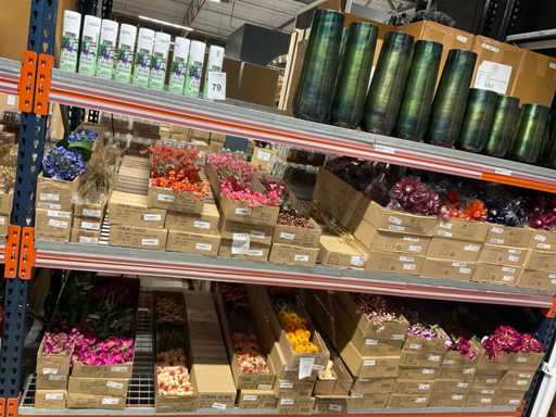 Silka, Emerald Vases and various artificial flowers